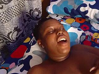 My pussy is aching for something deep inside 😩