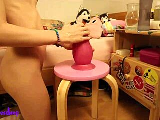 Traumatizer dildo play at home, skinny babe! 😱