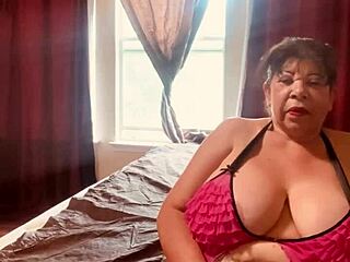 sexy babe with big tits gets off solo.