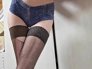 i got teen elza kom to sniff my pantiez and give me a footjob, then we fucked with deepthroat and gaggin