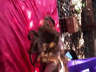 Pequena vagabunda begs for dirty talk with big-breasted blonde toy