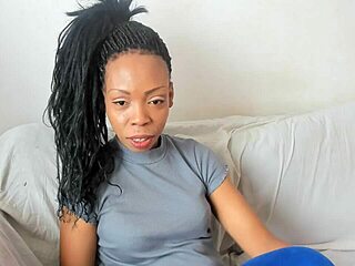 Ebony With Big Ass Sends Message To Followers For Comments