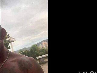 Soquei gostoso no cuzinho dessa putinha safada na pedra na praia do arpoador em público pov completo?