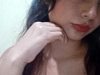 Leslie's Naughty Girl Loves To Show Off Her Sexy Body