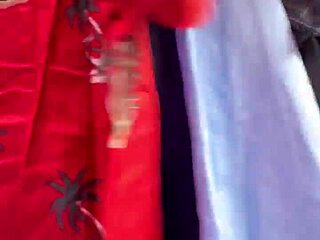 dude, check this culona strutting in tight jeans at the mexico tianguis! 👀