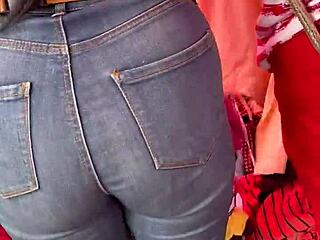 dude, check this culona strutting in tight jeans at the mexico tianguis! 👀