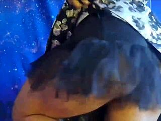 Sweet muscled fitness babe masturbates with big clit!