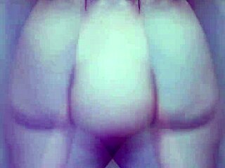 Does this latina shake her ass before blowjob?