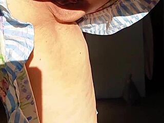 Mature woman flashes huge pussy lips for lovers