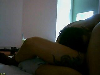 dos ricas amigas se ponen cachondas, y al final me las folle a las dos en la habitacion!