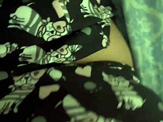 primeira vez com essa ninfetinha e ela ja me fez gozar 2 vezes com essa buceta mais linda que voces vao ver no x lunna geek completo no red e no cher