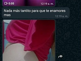 pijamada con mi amiga en mini shorts negros