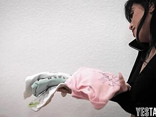 Desperate Filipina Milf Fucks Big Dick Stranger To Get Knocked Up