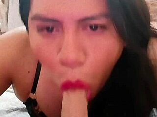 Me gusta chupar mi dildote in transsexual solo play