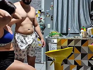 Entregador de iFood can't wait for blowjob and creampie with Latina pornstar