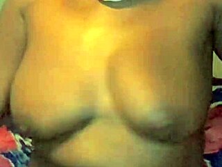 black ebony babe masturbates solo in homemade setting