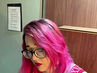 Patricinha Paga Divida do Irmao Dando Buceta pro Negro da Picona e Leva Gozada na Cara