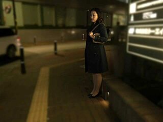 Hey, check out this first time married woman Mizusawa Riku sucking and squirting with the group! 😍