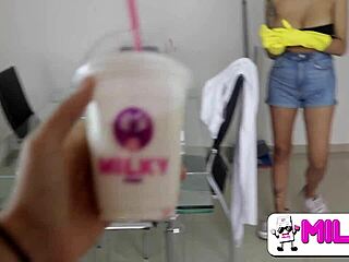 Free video - mi jefe me paga mas si le limpio la verga con mis grandes tetas