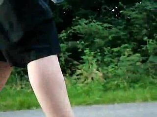 Morgens Mit Nylonf��en In Birkenstocks Unterwegs