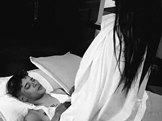 Escena Caliente en Blanco y Negro - Pareja Joven Venezolana Le Dan Bien Duro