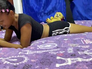 Me Follo A Mi Hermanastra Y Le Hecho Mi Semen En Su Apretado Coño