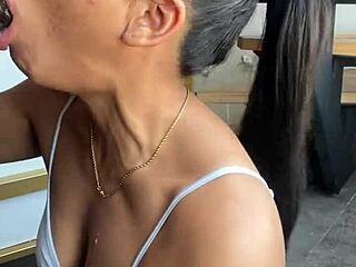 Amateur couple enjoys huge cock deepthroat and cumshot