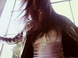 natalia oreiro dances very sexy on stage.