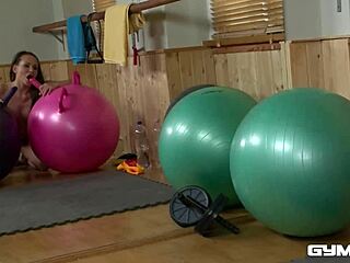 Gym babe subil arch works out tight pussy riding rubber ball