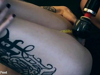 I cum with my pretty feet.