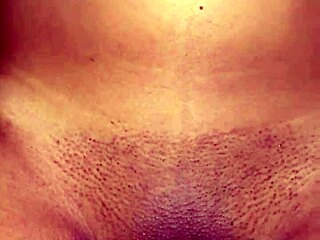 Delivery boy receives an offer instead of payment for the parcel