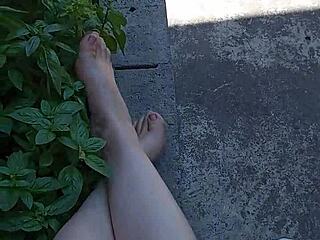 Gretala boldly airs her pussy in the courtyard.