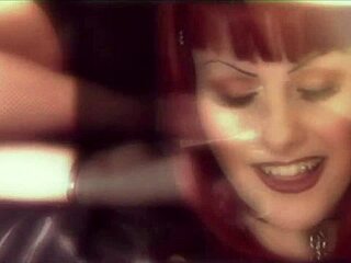 Hot Italian MILFs kiss and seduce wetly