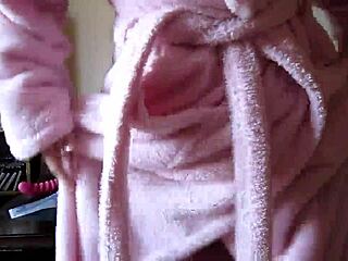 german slut masturbates with dildo on cam