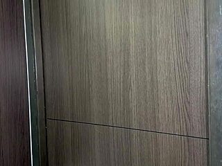 मेरी गर्लफ्रेंड गैंड से चोदवाती है और मेरे दोस्तों के साथ डबल पेनेट्रेशन करती है