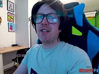 Newbie chick gets her pussy eaten out by that leeds nerd guy