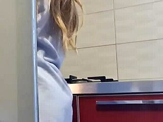 gostosa limpa o fog�o e fica hot 🔥