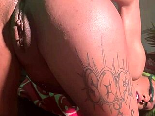 Anal Virgin Wetkittycity Stretches Her Asshole