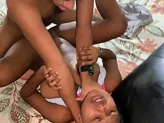 Le doy una buena mamada a mi hermanastro y me folla?