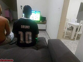 Tive Que Fazer Sexo Com Amigo Do Meu Marido Por Causa De Uma Aposta Mas Fiquei Com Tesão E Acabei Fazendo Dp Com Os Dois