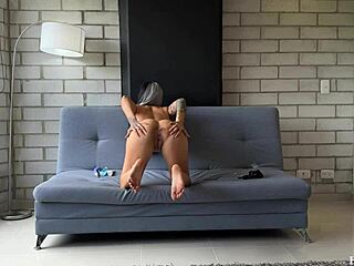 Gorgeous Flytoday Comes To Touch Herself And Squirts All Over!