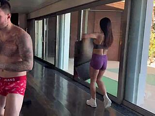 tr�o en el gimansio fue imposible hacer deporte con tremendo culo al lado