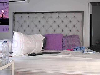 Yineth chats on webcam in a casual way with emojis