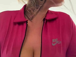 Eu Na Academia Da Minha Quebrada Treinando Louca De Tesão Que Até Suava Pela Buceta E Escorria Nos Meus Peitos