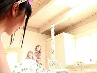 Does Marica Hase fuck that big toy?