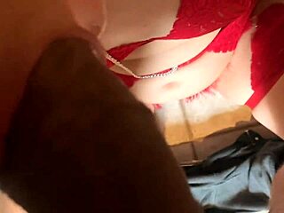 Novinha enteada escrava engasga e vomita fazendo garganta profunda com pica grossa boquete delicioso