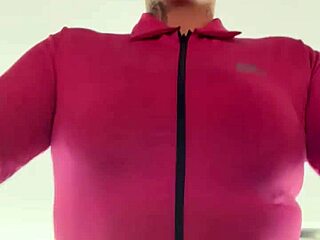 Eu Na Academia Da Minha Quebrada Treinando Louca De Tesão Que Até Suava Pela Buceta E Escorria Nos Meus Peitos