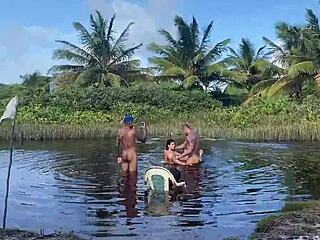 Corno manso nao aguenta ver esposa sendo fodida no pelo por outro cara e chora