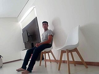 Sucking the guy's cock for flashing it