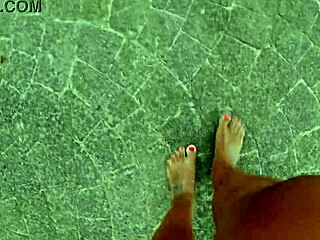 Walking barefoot on streets and beach, getting feet dirty 😍 - foot fetish